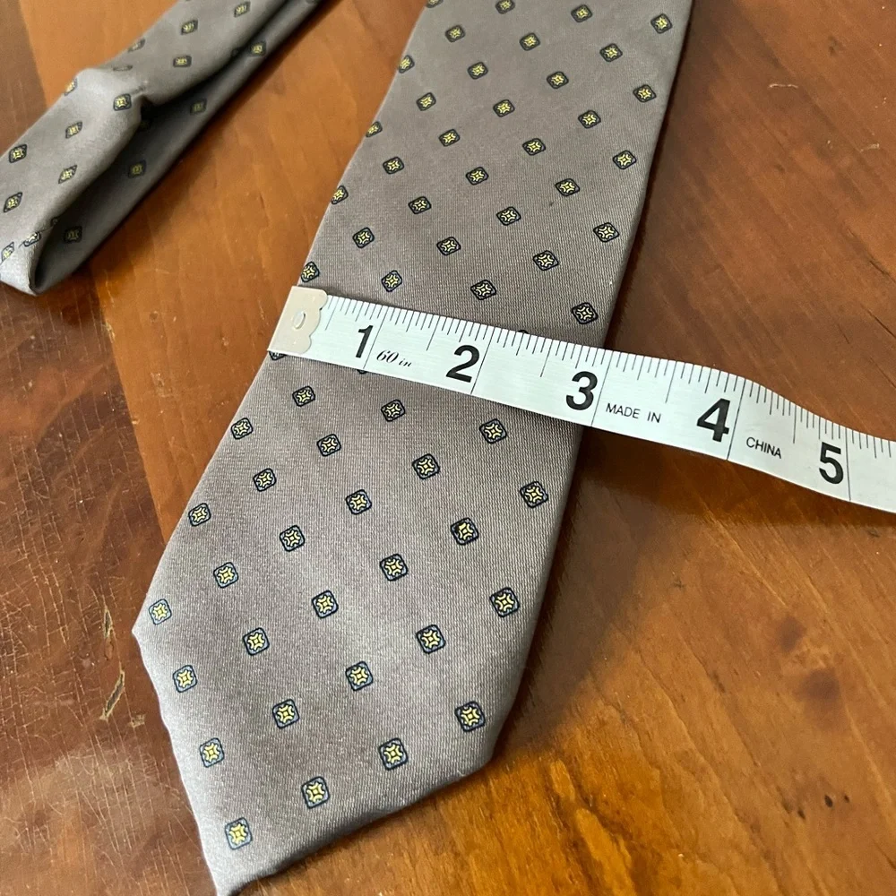 Men’s silk necktie